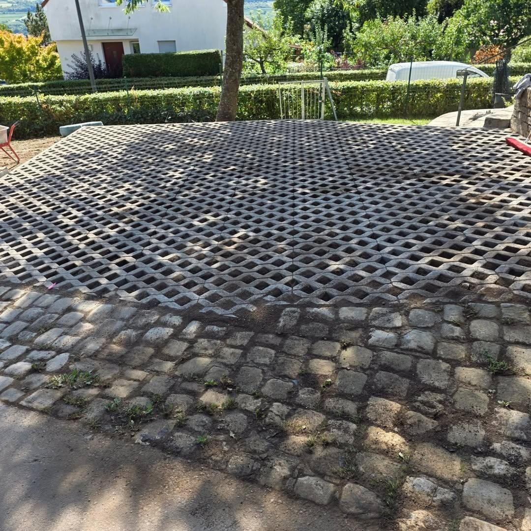 Préparation du terrain avant pavage
